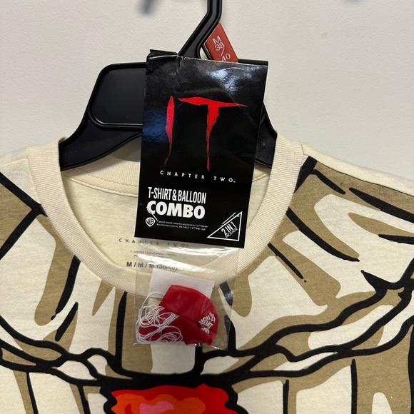 NWT! Pennywise IT Men's Halloween Graphic Tee with Short Sleeves M with Balloon - Picture 3 of 10